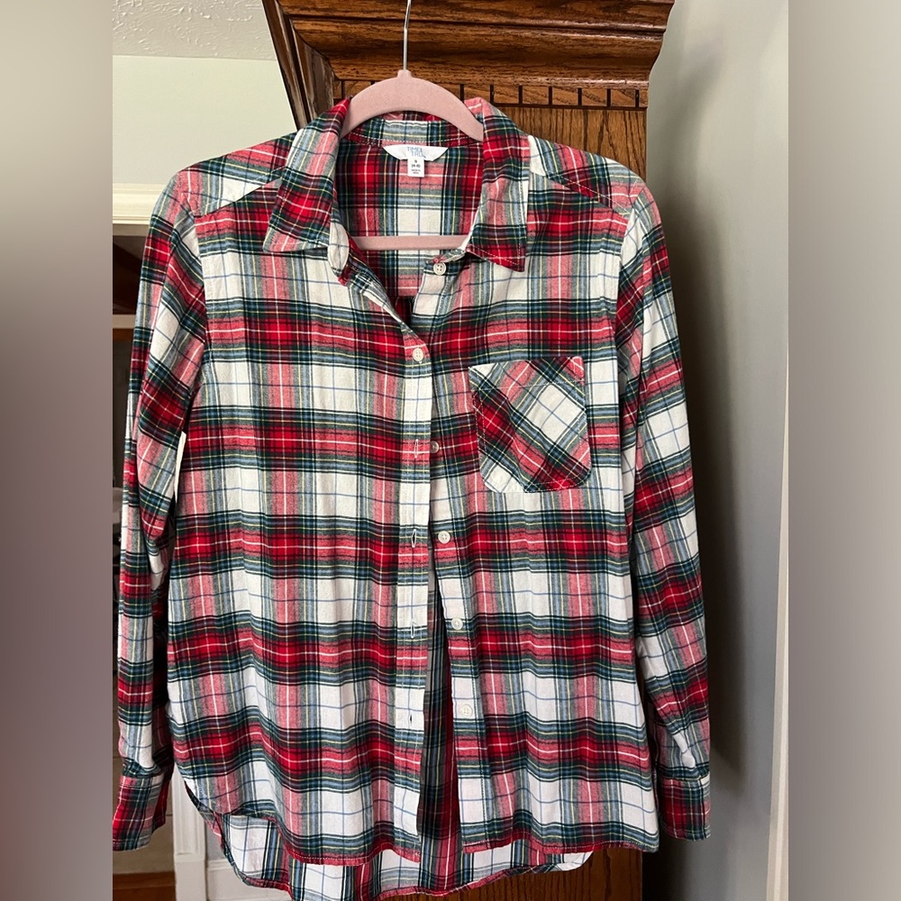 Seasonal soft flannel top. Womens.